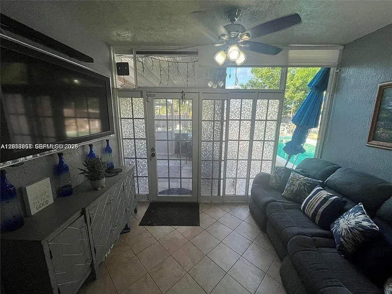 3421 SW 12th Ct — Photo 15