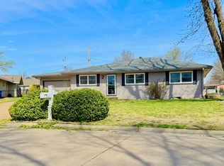 1217 W 14th Street Ct, Chanute, KS 66720