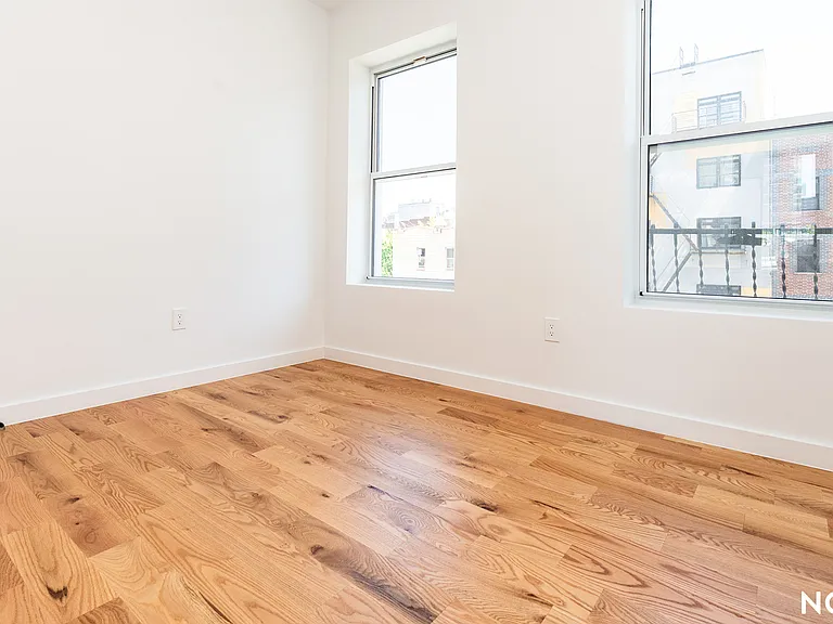 129 Graham Ave #3R — Photo 10