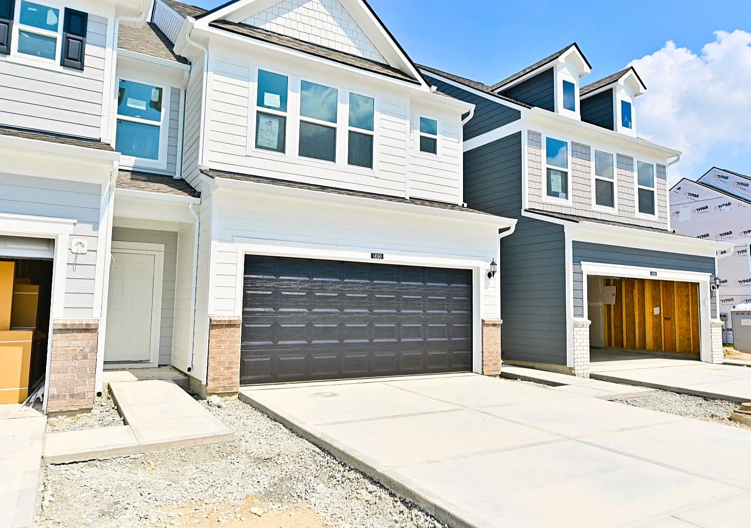 3 bed, 2.5 bath, 1858 sqft, $2,200 — Photo 2