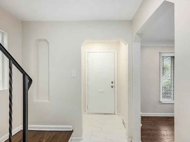 19711 Hartwell St — Photo 5