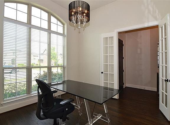 3rd image of 2110 Spicewood Dr