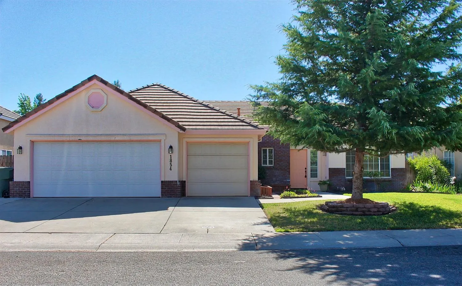 1854 Alyssa Dr photo 1