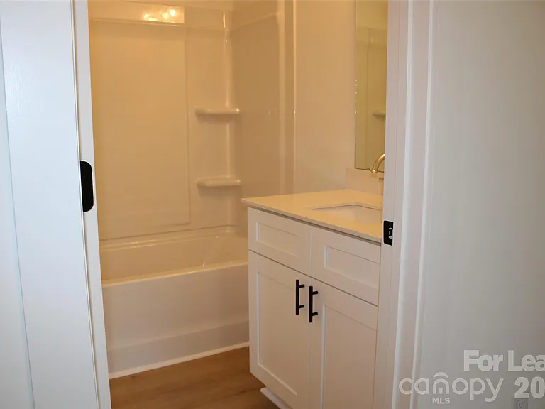 562 W Park Ave #A — Photo 13