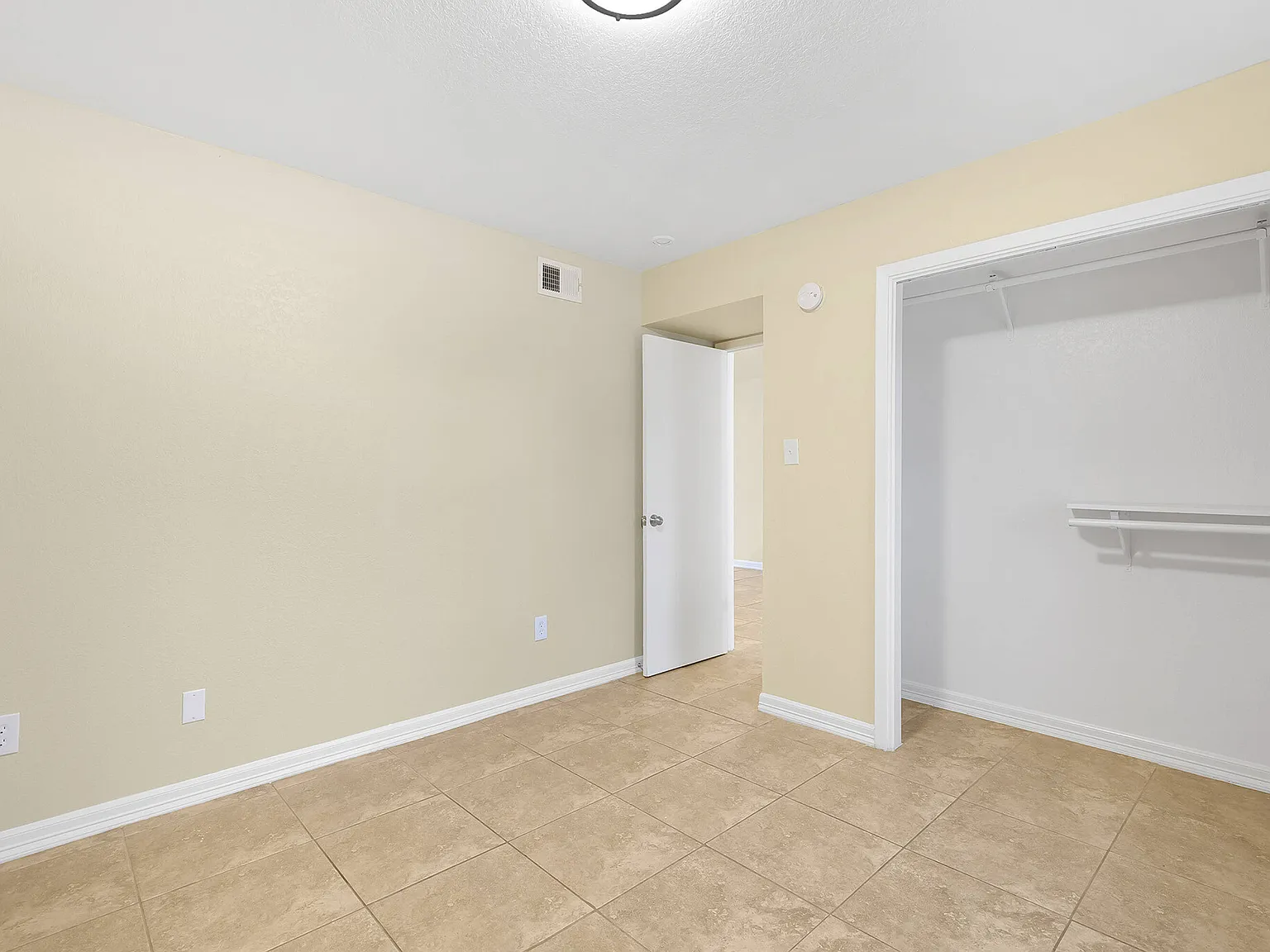 2 bed, $900 — Photo 3