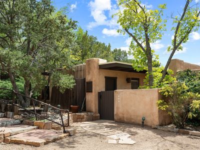 928 Los Lovatos Rd, Santa Fe, NM, 87501