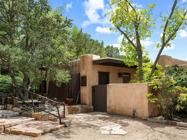 928 Los Lovatos Rd, Santa Fe, NM 87501