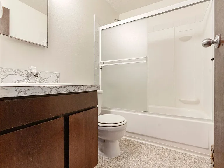 525-Monmouth Villas — Photo 23