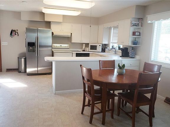 5th image of 1526 Lynn Ave