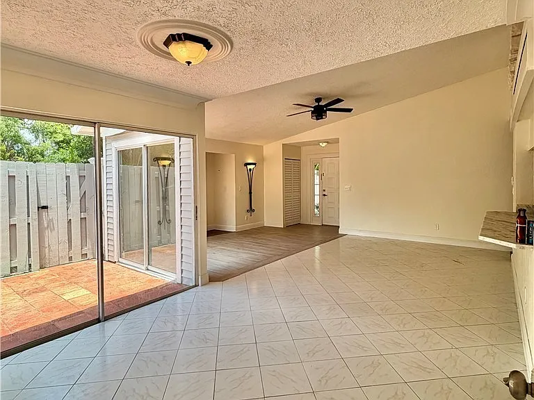 6220 Timberwood Cir #122 — Photo 15