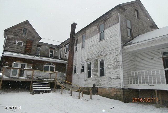 2nd image of 921 Main St