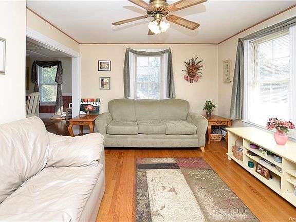5th image of 12 W Maltbie Ave