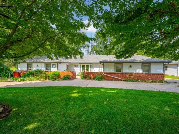 1 Lake Park Dr, Winfield, KS 67156