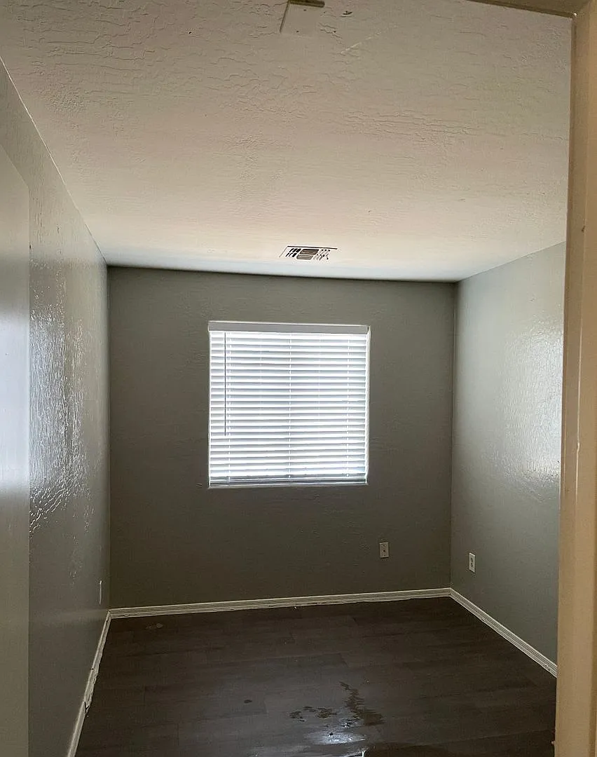 Free Rent Interested 3br 1 Bath Single Family Home Back Unit — Photo 3