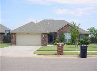800 Garrison Ln, Yukon, OK 73099