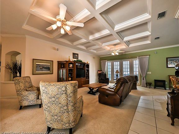 4th image of 1002 W Pickett Cir