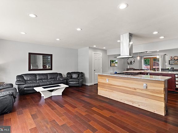 4th image of 4420 Medford Dr
