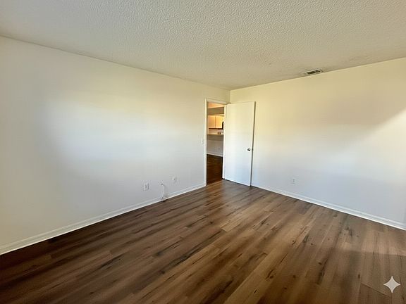 5th image of 20 Silver Oak Cir