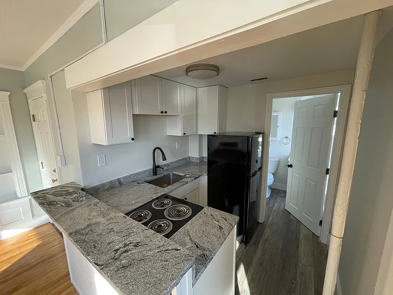 383 Saint John St #8 — Photo 1