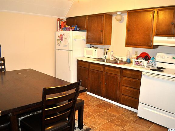 5th image of 218 N West St