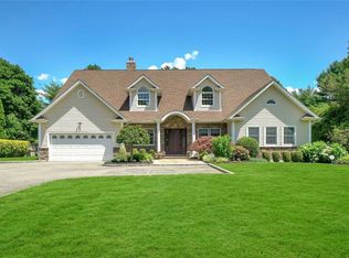 4 Ferncliff Rd, Huntington, NY 11743