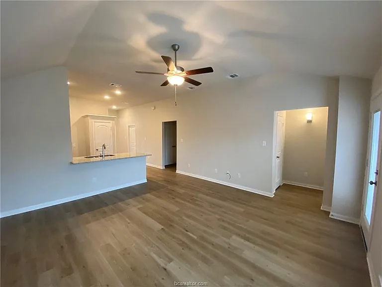 3721 McKenzie St — Photo 9