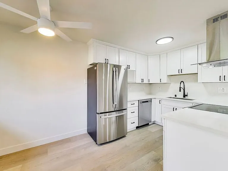 698 N Santa Cruz Avenue — Photo 9