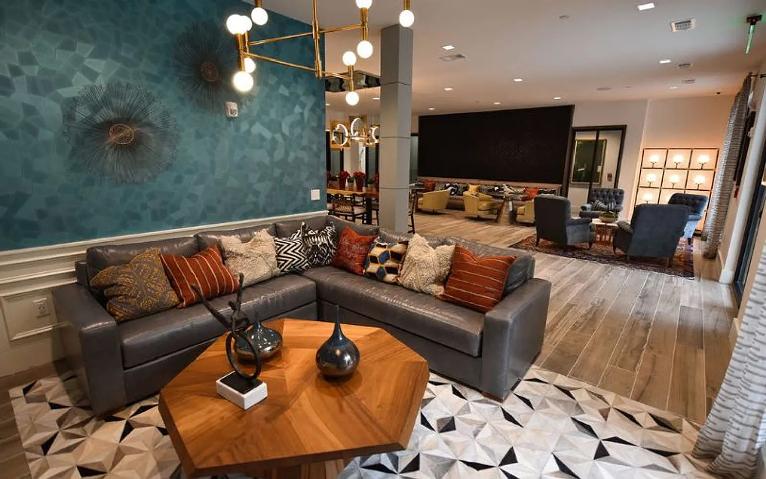 2 bed, 2.0 bath, $5,199 — Photo 3