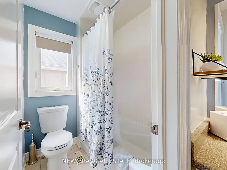 1031 Lake Dr N #UPPER — Photo 30