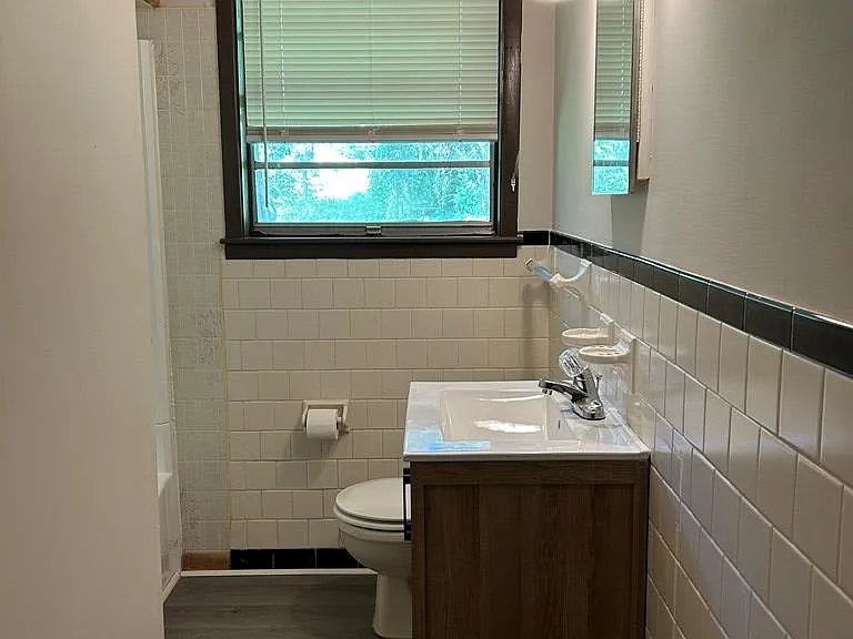 913 Park St — Photo 14