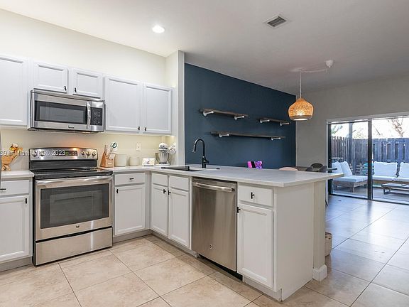 3rd image of 386 NE 37th Ave #386