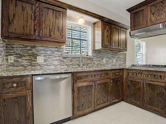 5th image of 3430 Robinson Dr