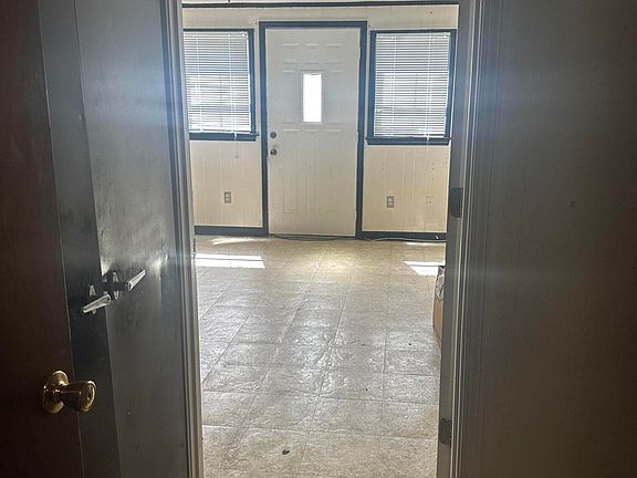 5th image of 105 Wren Ct