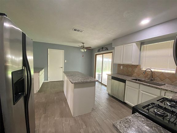 3rd image of 3807 Newton Dr