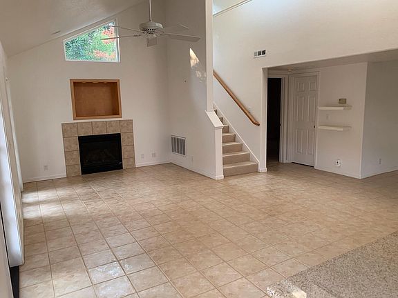 3rd image of 131 Elodia Cir