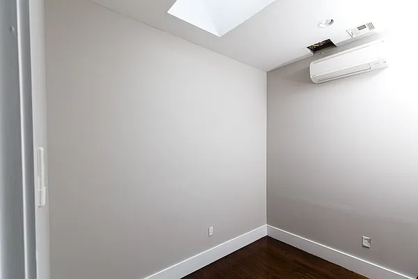 Rented by Nooklyn NYC LLC | media 2