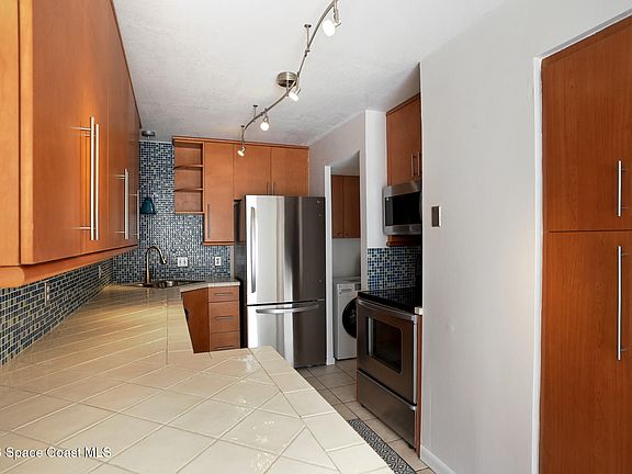 4th image of 119 Coral Way E APT D