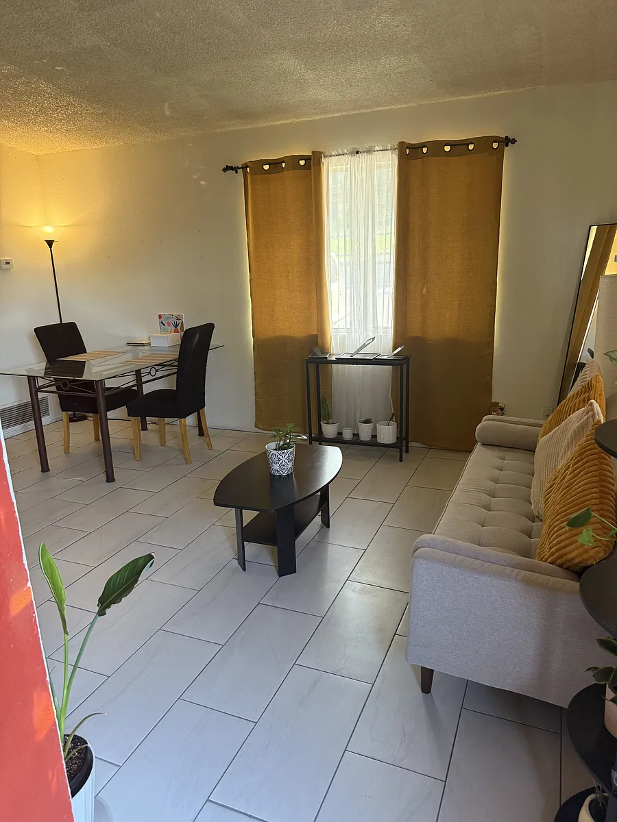 Building Photo - 797 W Mesa Verde Dr #1