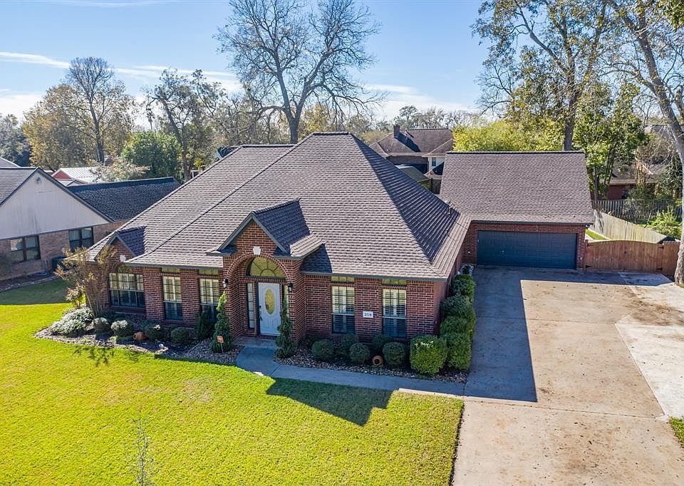 1st image of 208 Dewberry Dr