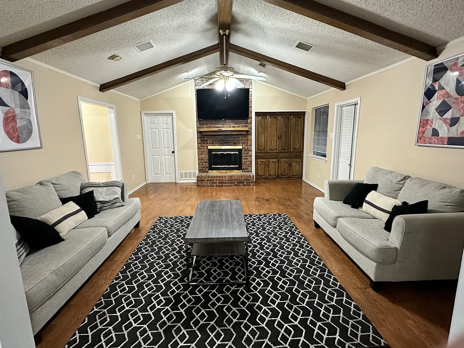 3 bed, 1865 sqft, $4,200 — Photo 2