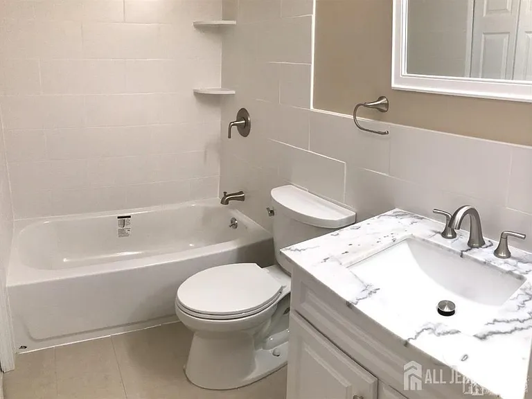 4811 Ravens Crest Dr — Photo 13