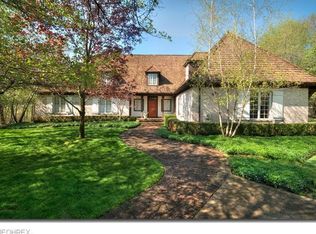 20 Stonewood Dr, Moreland Hills, OH