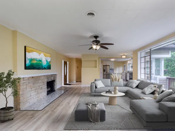 1251 Carman Rd, Ballwin, MO 63021