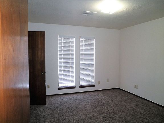 5th image of 1901 E Lindsey St APT 37