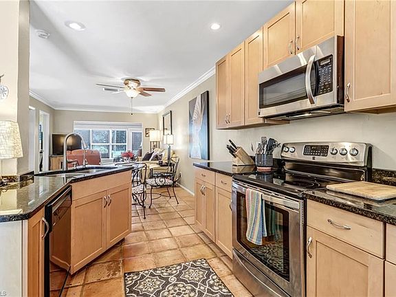 4th image of 1075 Pine Isle LN #1075