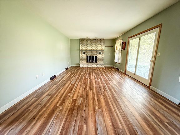 3rd image of 104 Dakotah Dr