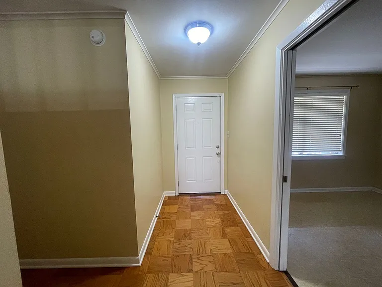 346 Wayne Dr — Photo 2