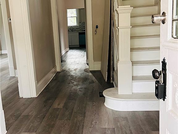 2nd image of 2922 Zephyr Ave