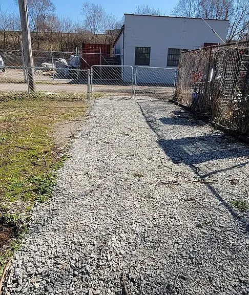 1431 S Floyd St — Photo 7