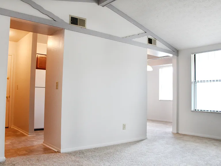 Four Worlds Apartments — Photo 26